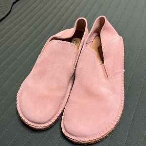 Birkenstock suade pink shoes